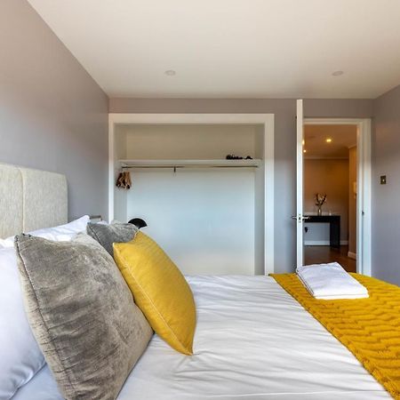 Stunning 1 Bed Merchant City Apartment With Parking Глазгоу Екстериор снимка