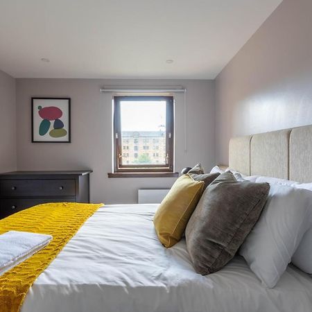 Stunning 1 Bed Merchant City Apartment With Parking Глазгоу Екстериор снимка