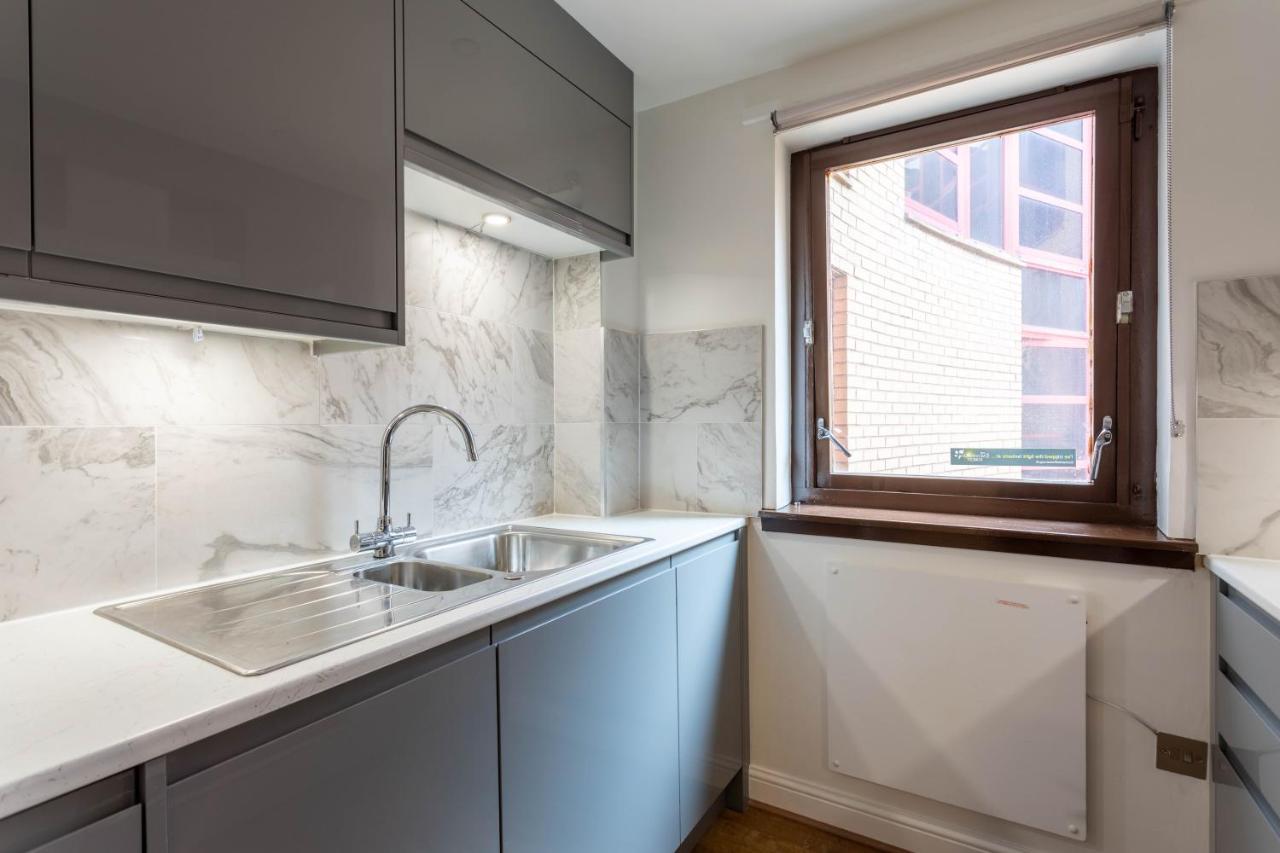 Stunning 1 Bed Merchant City Apartment With Parking Глазгоу Екстериор снимка
