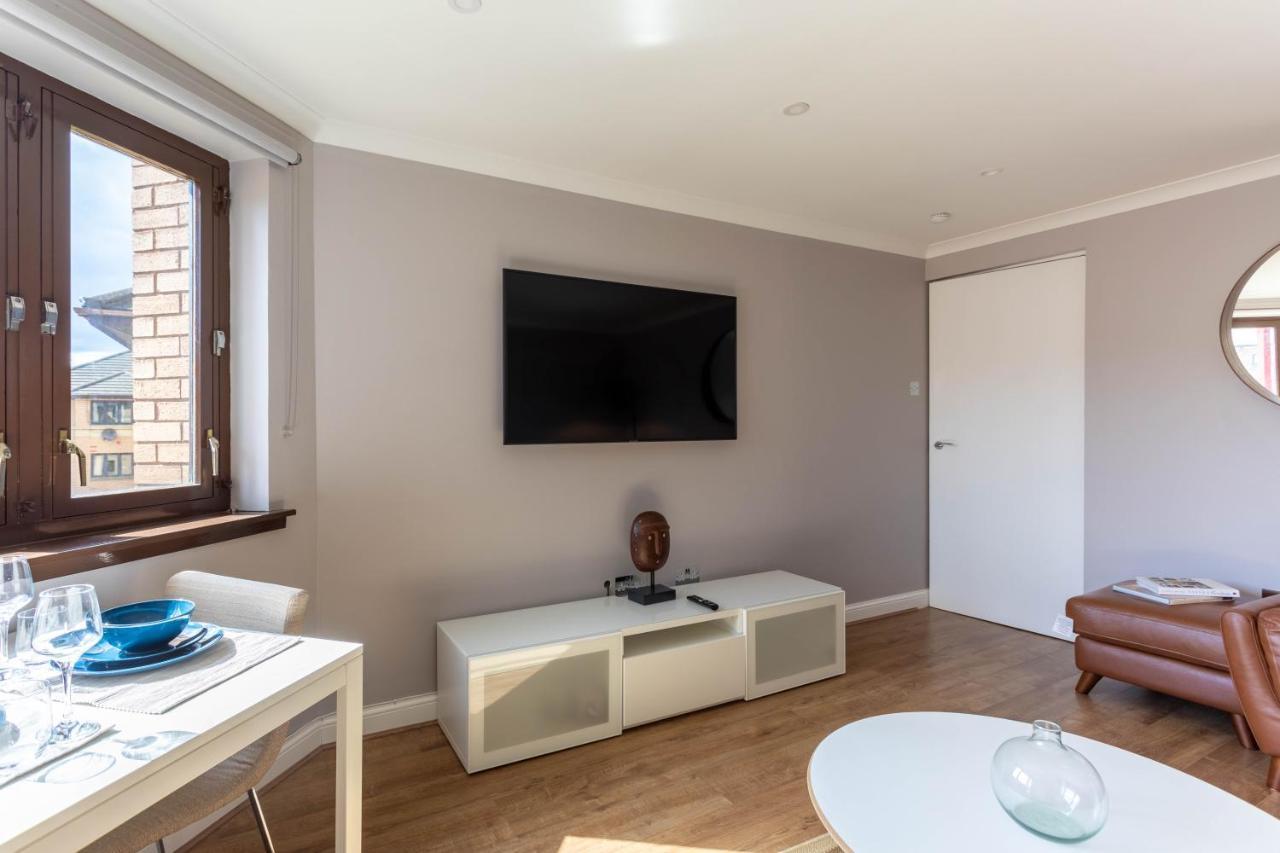 Stunning 1 Bed Merchant City Apartment With Parking Глазгоу Екстериор снимка