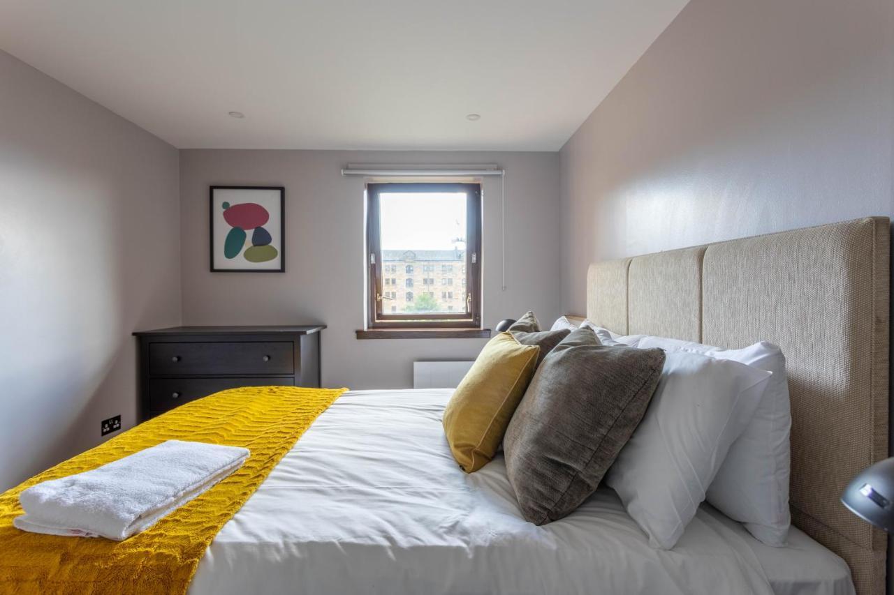 Stunning 1 Bed Merchant City Apartment With Parking Глазгоу Екстериор снимка
