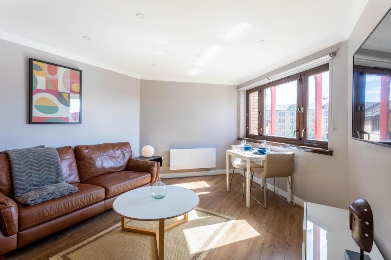 Stunning 1 Bed Merchant City Apartment With Parking Глазгоу Екстериор снимка
