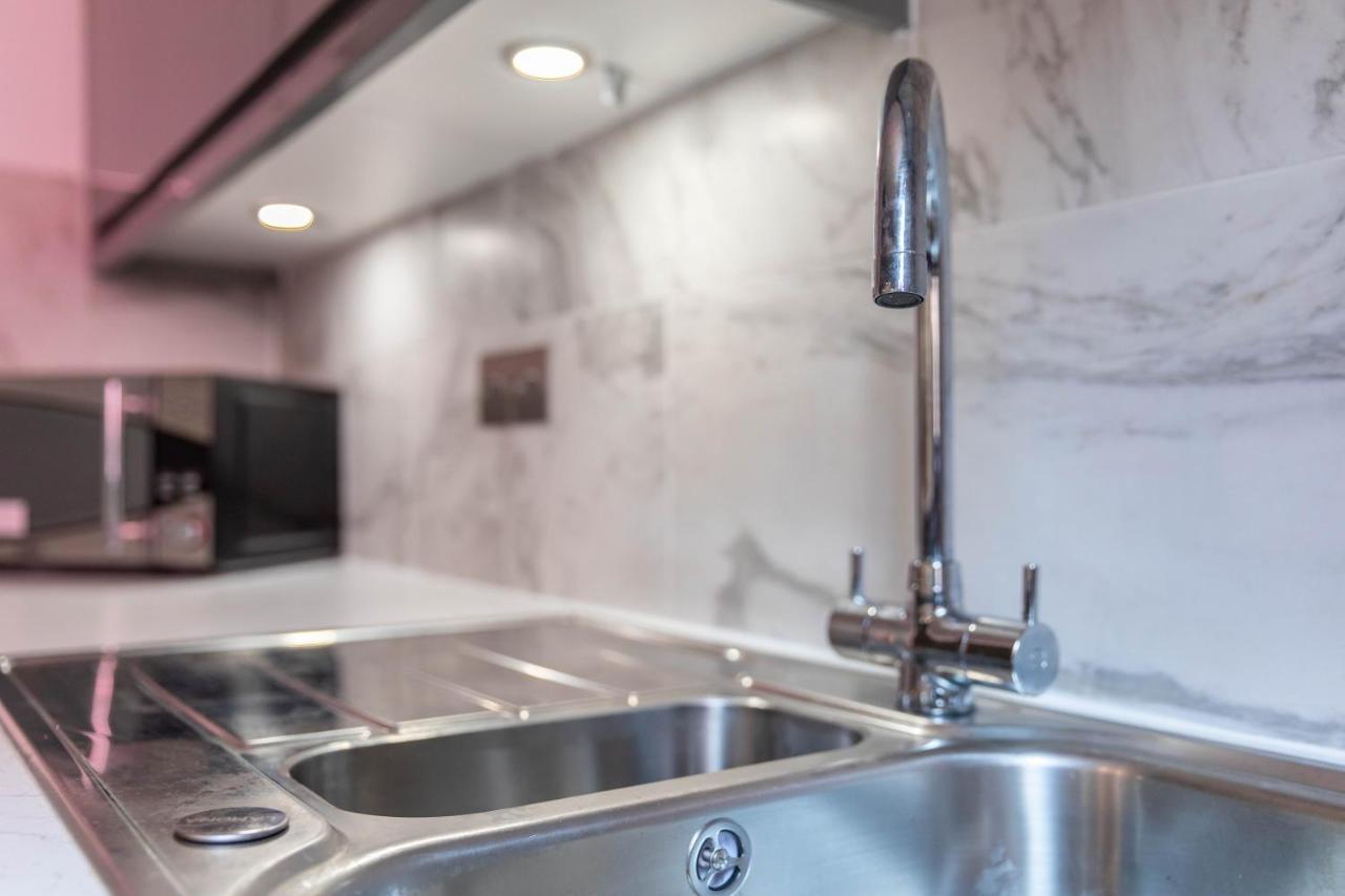Stunning 1 Bed Merchant City Apartment With Parking Глазгоу Екстериор снимка